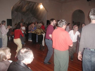 dance3.jpg - 25665 Bytes